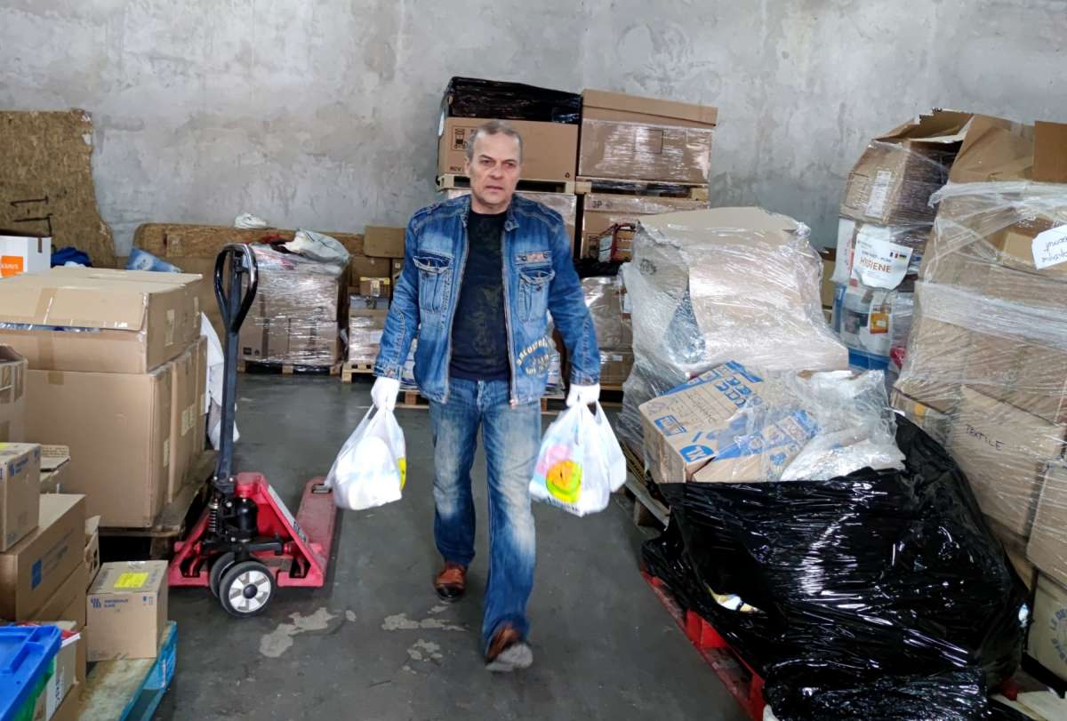 More than 4,000 sets of food and hygiene kits were issued by CAMZ volunteers to internally displaced persons in Uzhhorod