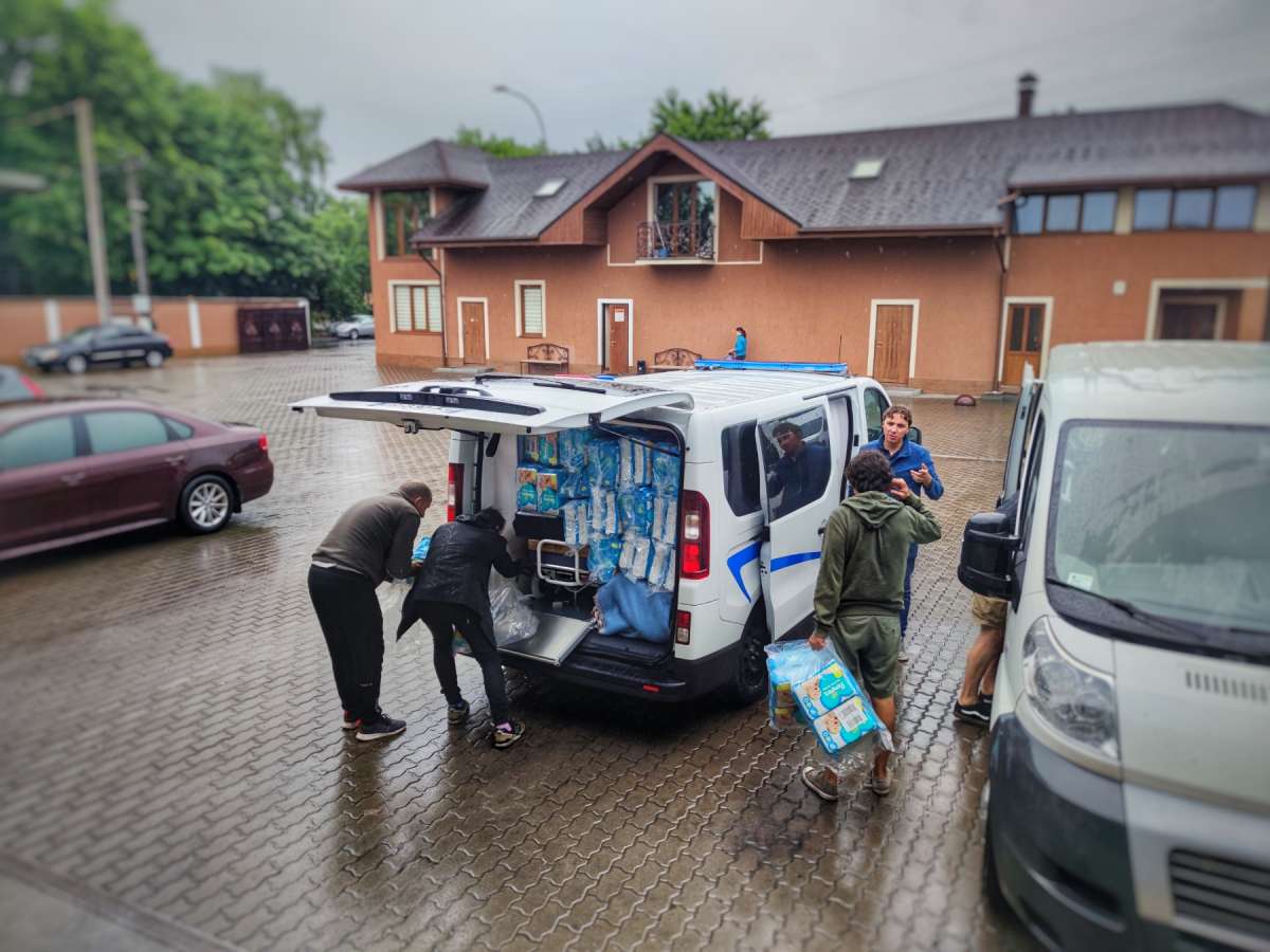 A short history of great work resulting in delivery of 11 ambulances to Ukraine