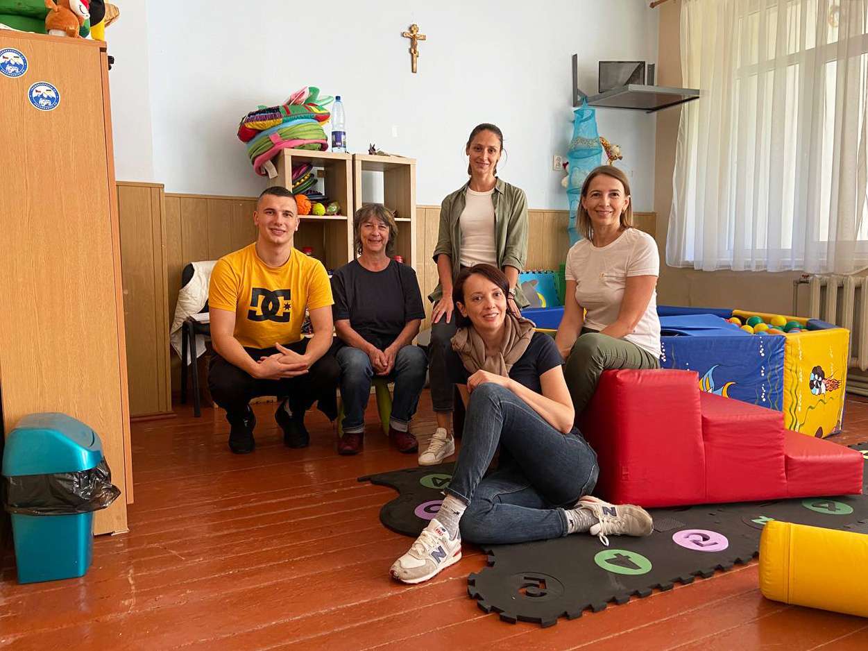 У Вільшанському дитячому будинку-інтернаті працювала команда фахівців зі Швейцарії