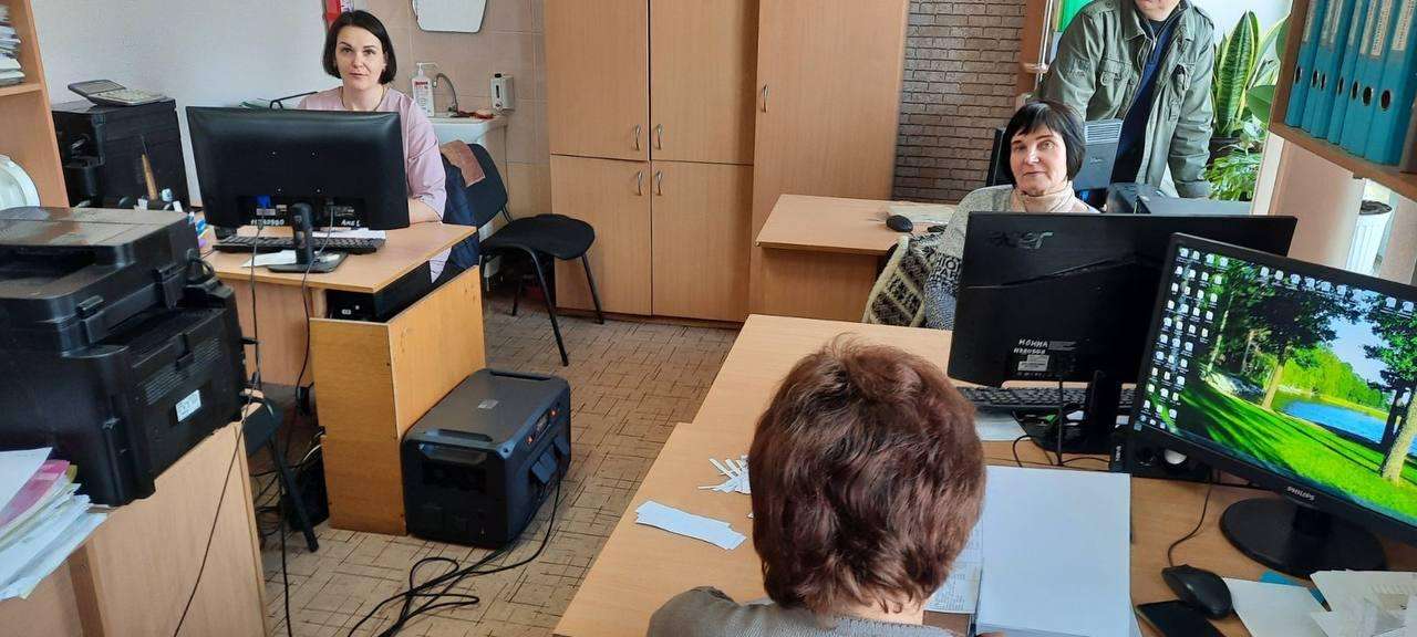 Понад два десятка зарядних станцій передали на потреби закладів охорони здоров’я у прифронтових областях