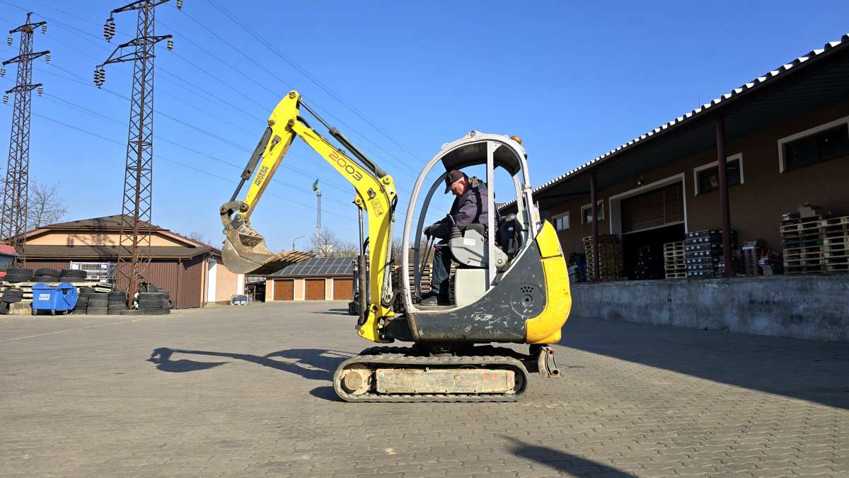Автівки, причепи, мобільні кухні і шпиталі на підтримку соціальної інфраструктури та Сил безпеки й оборони України